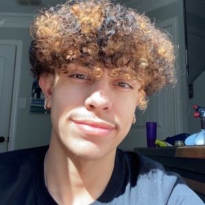 Meet your Posher, Diego